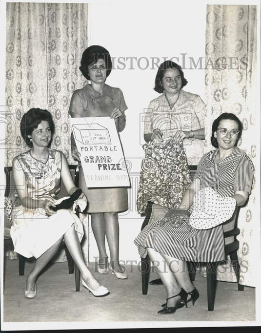 1987 Press Photo Mothers' Club of St. Andrew School to host Spring Country Fair- Historic Images