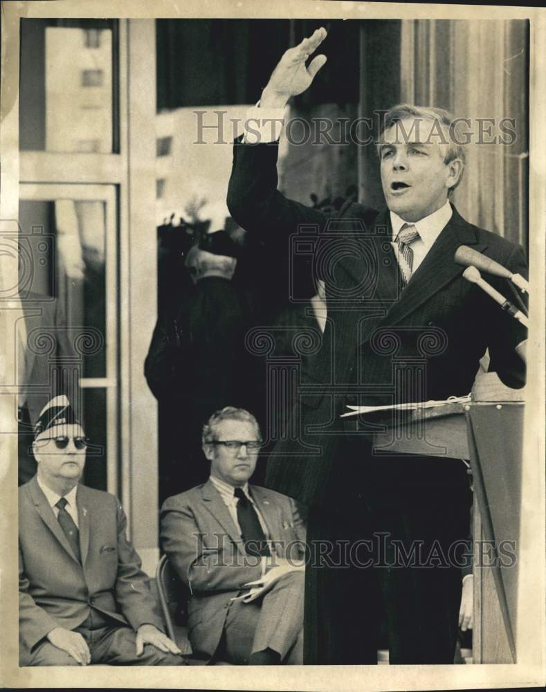 1970 Press Photo Governor John McKeithen during Veterans Day speech, New Orleans- Historic Images