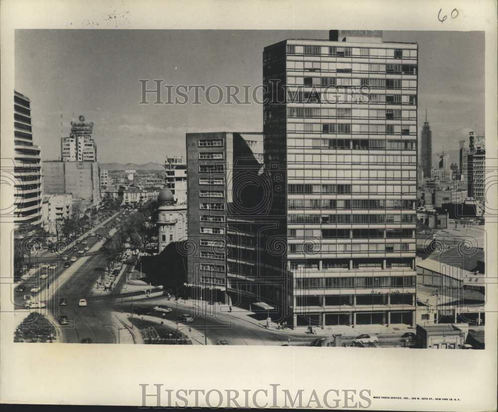 1957 Press Photo Across the street from the Water Resources Bldg. in Mexico City