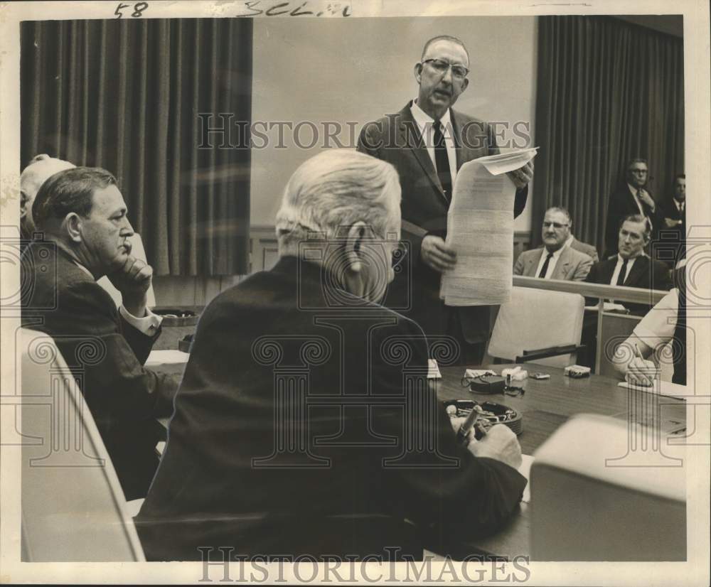 1964 Press Photo Reverend Fred Mead during vagrant petition at Pointe a la Hache- Historic Images