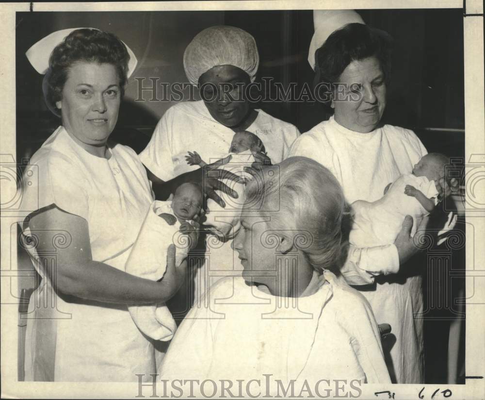 1968 Press Photo Mrs. Steven Michelet with triplet daughters at Mercy Hospital