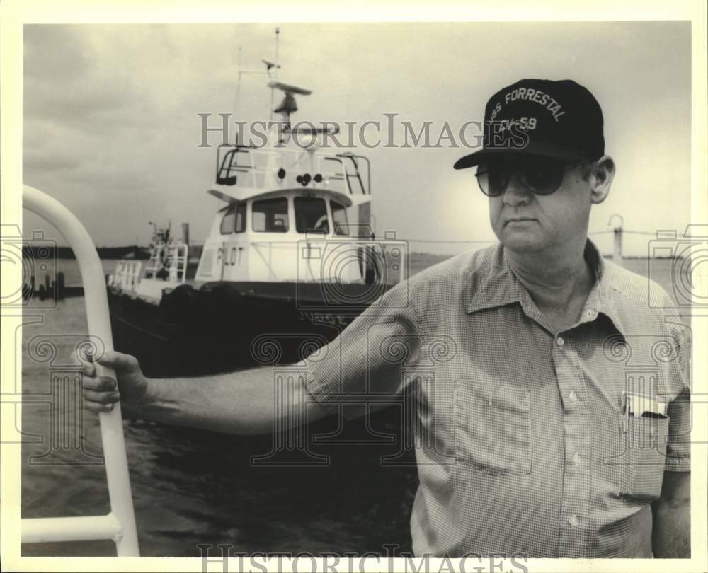 1988 Press Photo Jaques Michell of Associated Branch Pilots at Pilots Island- Historic Images