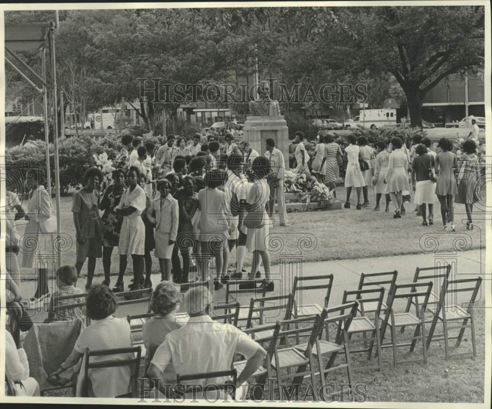 1976 Press Photo Celebrating McDonogh Day in New Orleans - nob87606