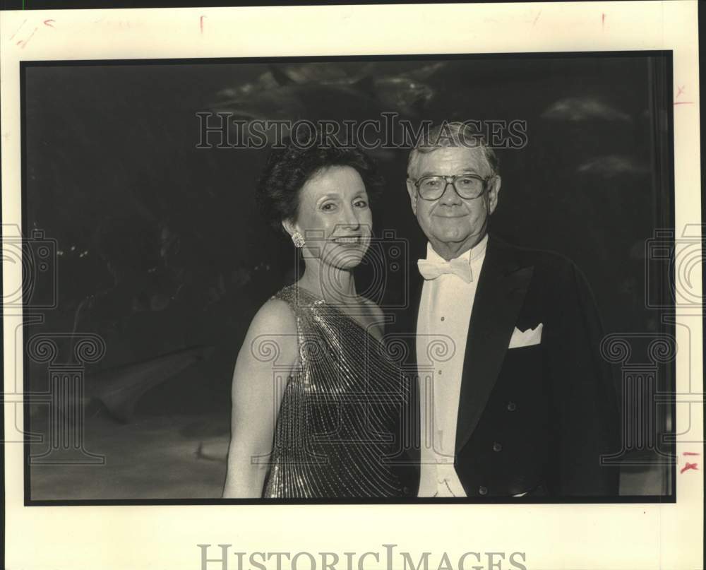 1990 Press Photo Aquarium - Barbara Ferguson, George Montgomery- Historic Images