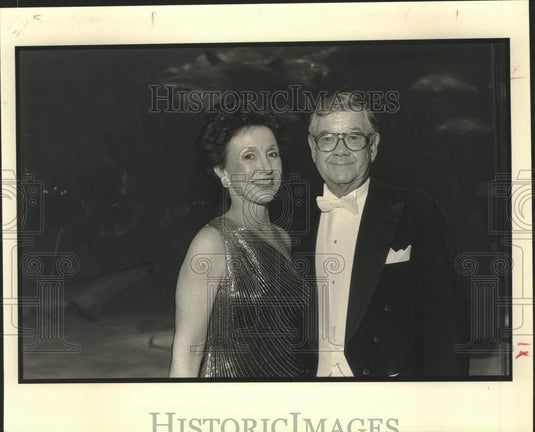 1990 Press Photo Aquarium - Barbara Ferguson, George Montgomery- Historic Images