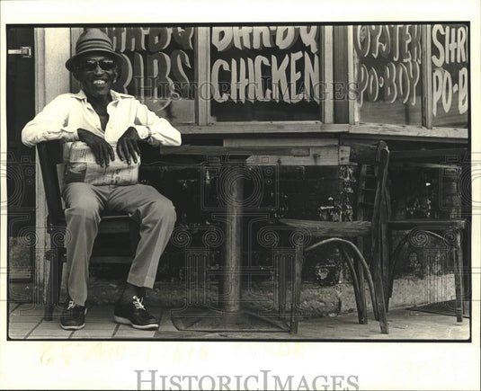 1981 Press Photo Quarter musician Frank Moliere sits outside Bone's Restaurant- Historic Images