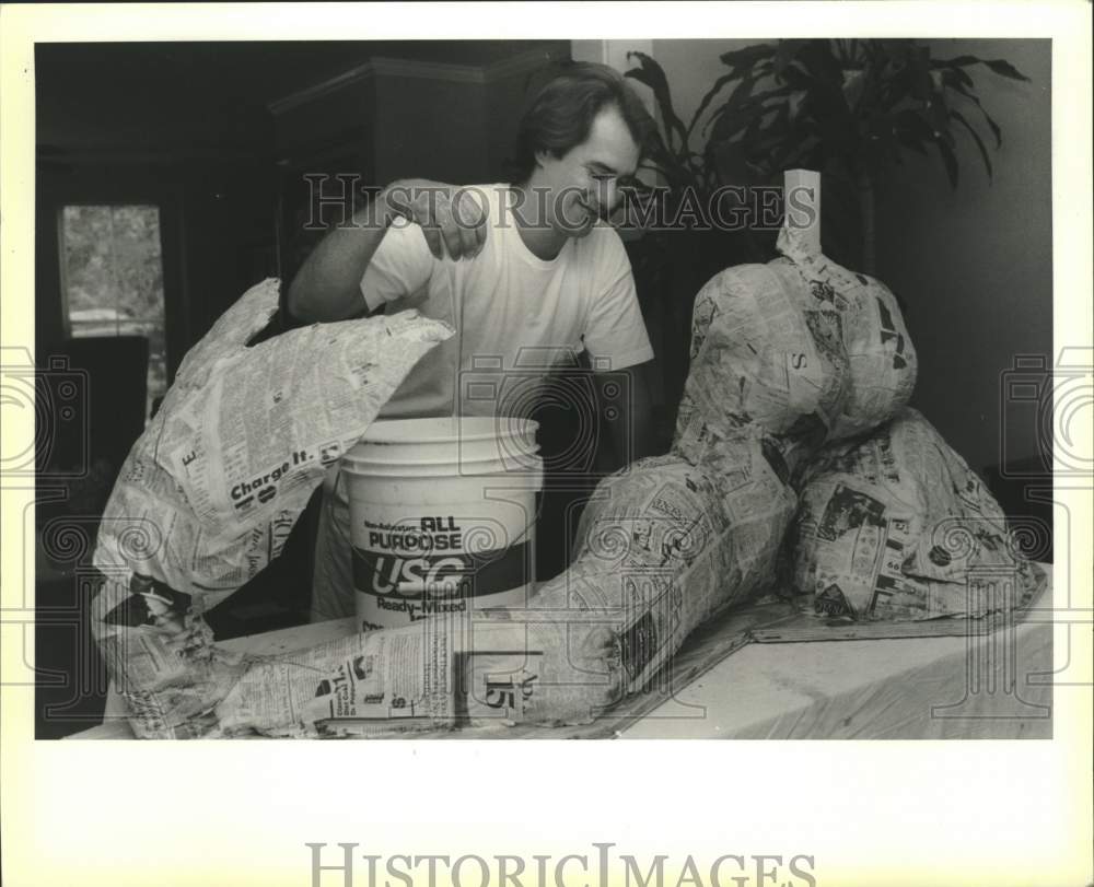 1989 Press Photo Tim McNeely with his work for an exhibit at Walmsley Gallery- Historic Images