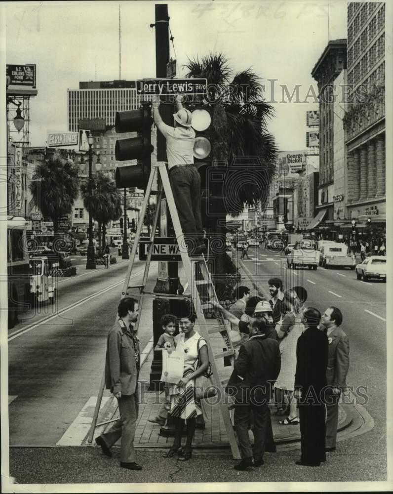 1977 Press Photo Leaders prepare for Muscular Dystrophy Telethon at Canal Street- Historic Images