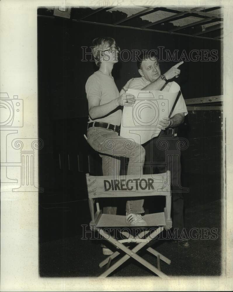 1978 Press Photo Douglas Andrews and E.H. Woods look over the new Music Theater- Historic Images