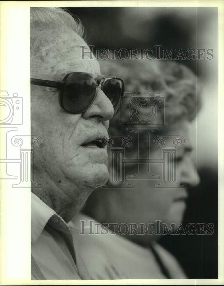 1994 Press Photo USS Menges seaman Norman Yancovich attends wreath ceremony- Historic Images