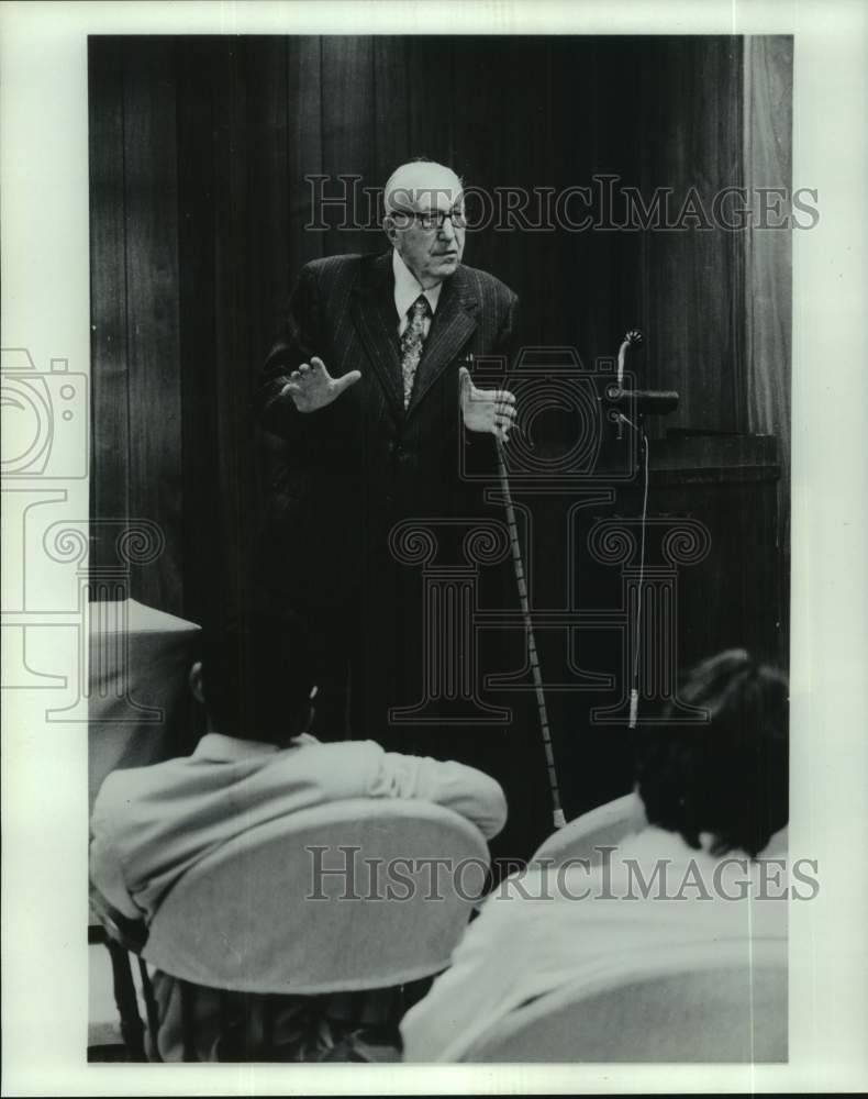 1980 Press Photo Karl Menninger gives speech at Menninger Foundation in Topeka- Historic Images