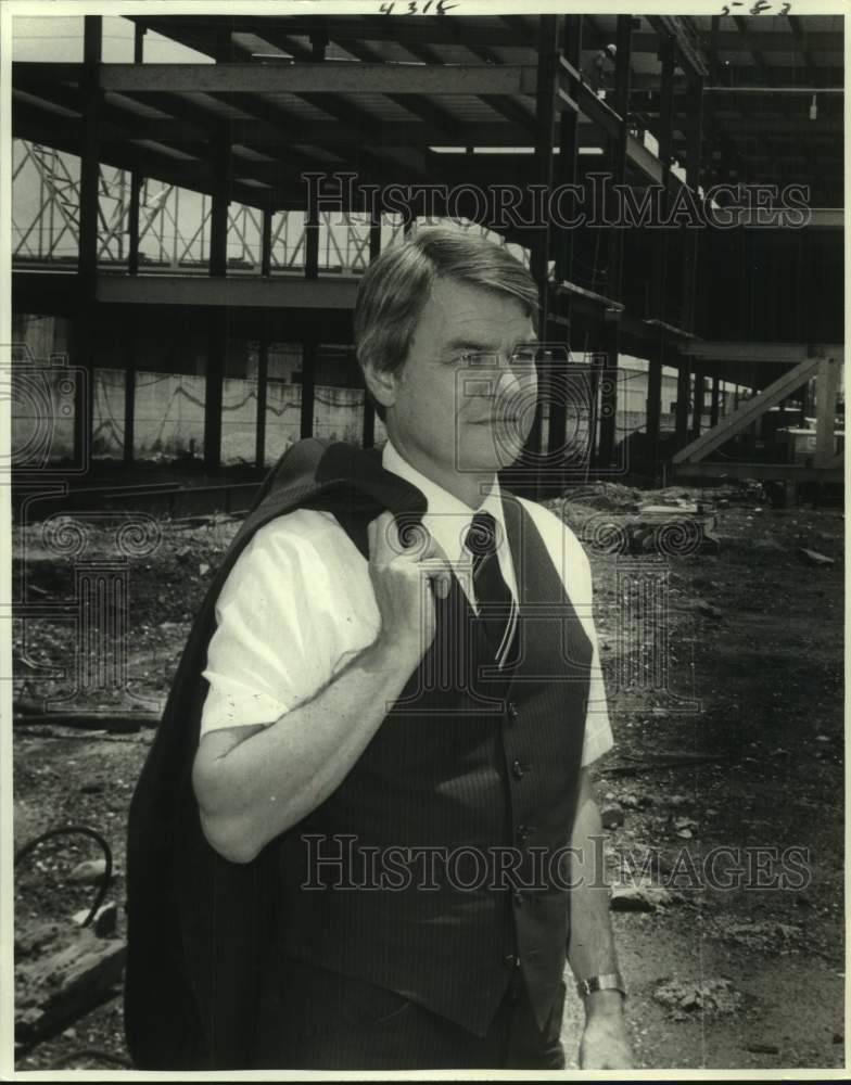 1982 Press Photo Michael Moreau, executive director of Travelers Aid Society- Historic Images