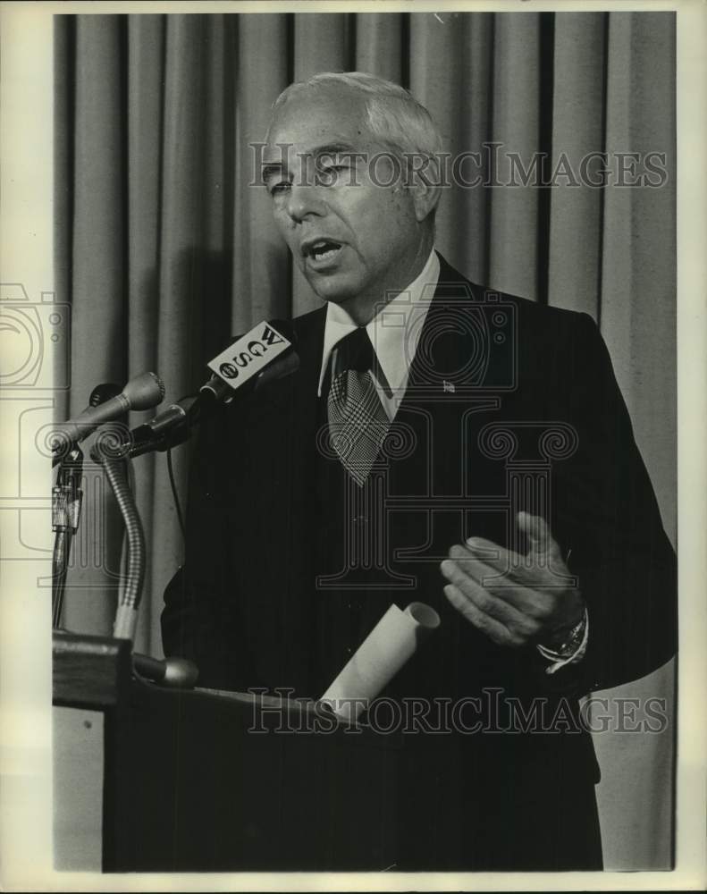 1977 Press Photo City Councilman James A. Moreau gives speech at conference- Historic Images