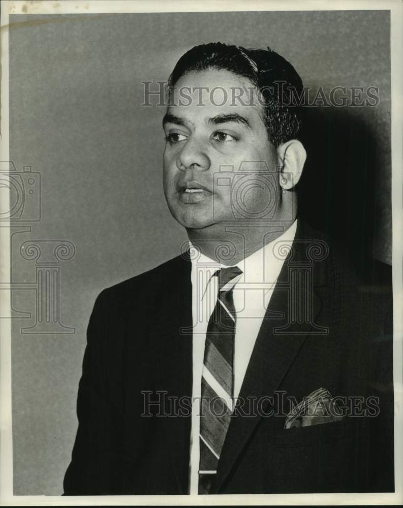 Load image into Gallery viewer, 1963 Press Photo Indian Consul P.N. Menon at International House - nob88143
