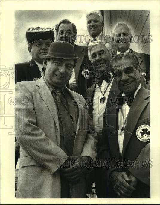 1988 Press Photo Judge Clarence McManus with St. Patrick's Day Committee members- Historic Images