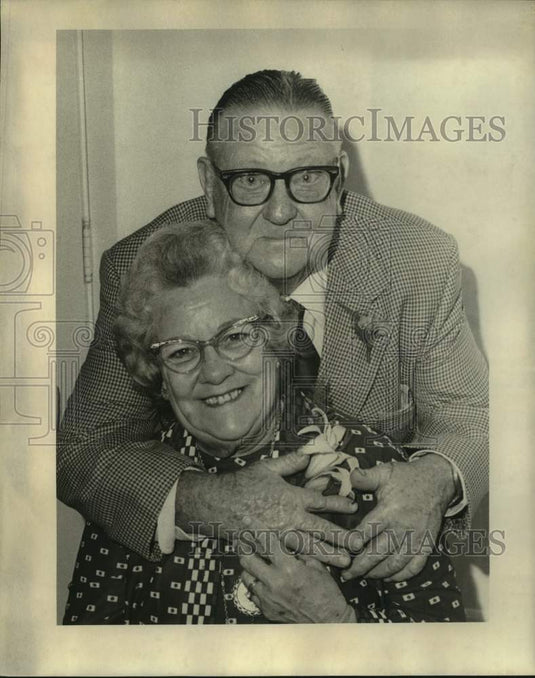 1975 Press Photo Mr. and Mrs. John Menarie celebrate golden wedding anniversary