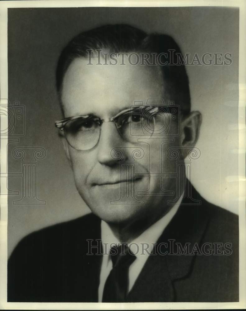 Load image into Gallery viewer, 1964 Press Photo O.E. Mikesell, Lieutenant Governor, Pacific Northwest District

