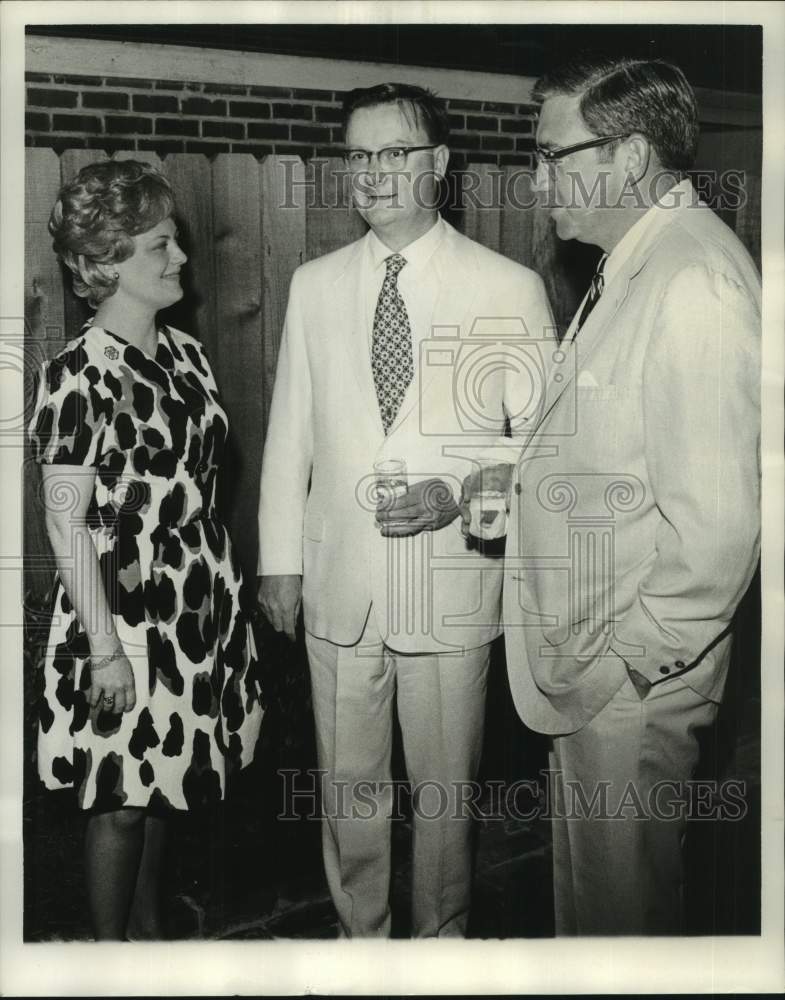 1970 Press Photo Mr &amp; Mrs. Henry A. Mentz with Doctor Jefferson C. Steele- Historic Images