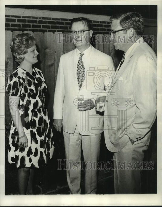 1970 Press Photo Mr & Mrs. Henry A. Mentz with Doctor Jefferson C. Steele- Historic Images