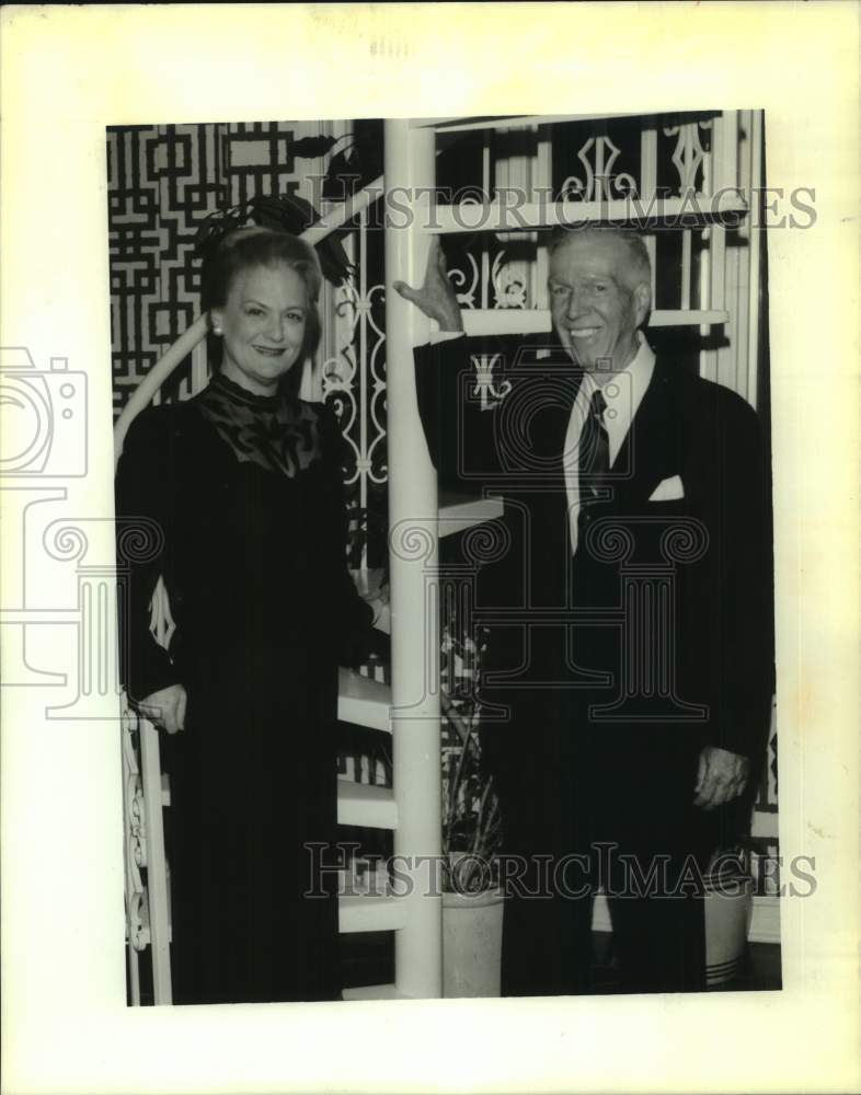 1988 Press Photo Mrs. Ann Mentz with Atwood Rice at Royal Society of St. George- Historic Images