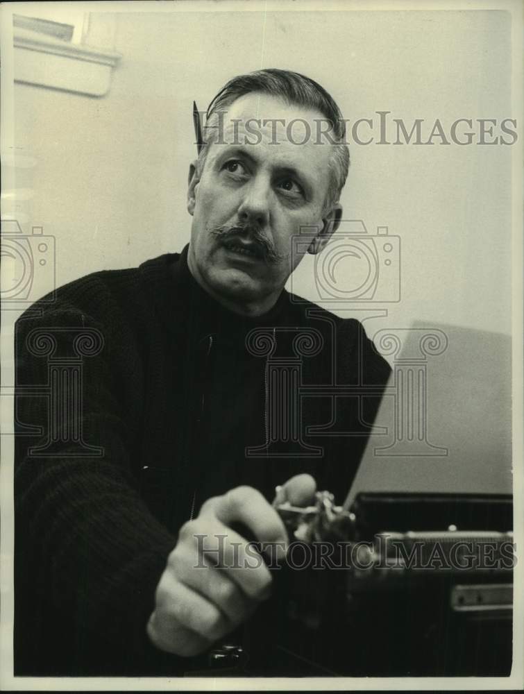 Press Photo Robert Manry traveled from Massachusetts to England in 13.5 ft. boat- Historic Images