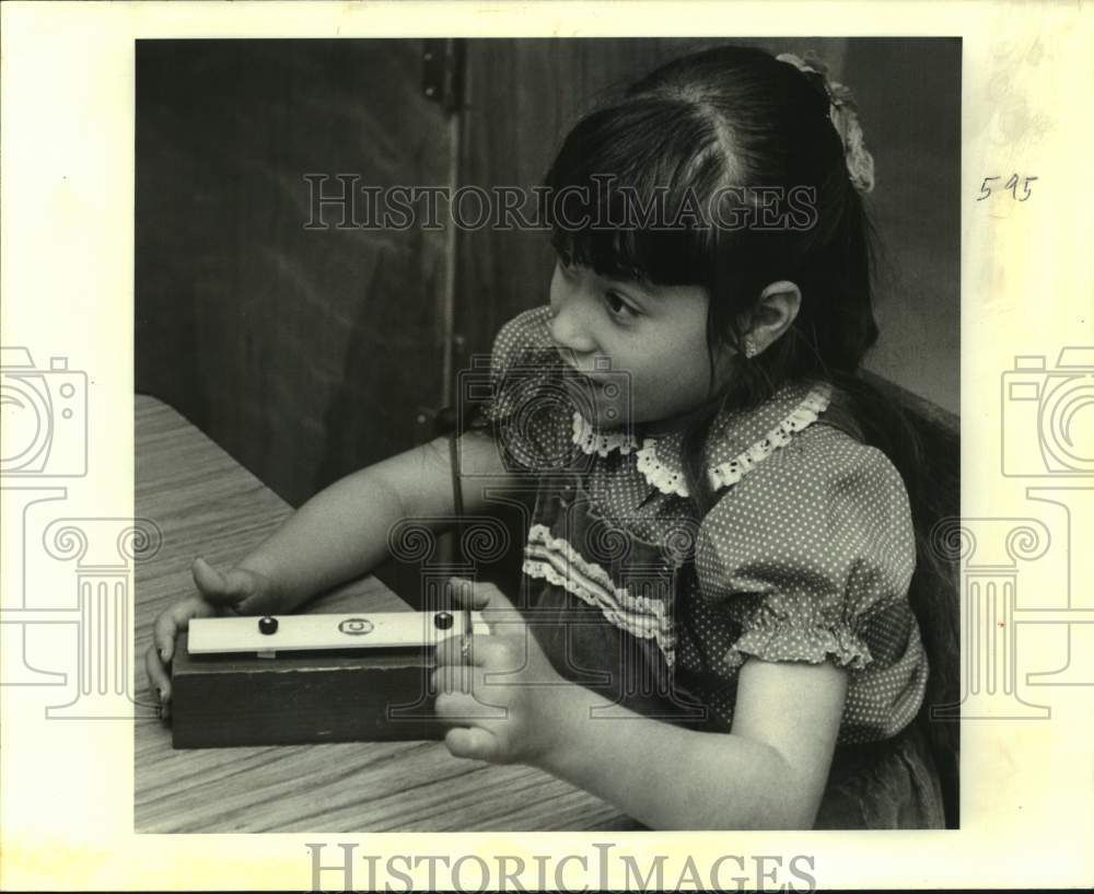 1982 Press Photo Melissa Robles plays with tone bell during Musical Arts program- Historic Images