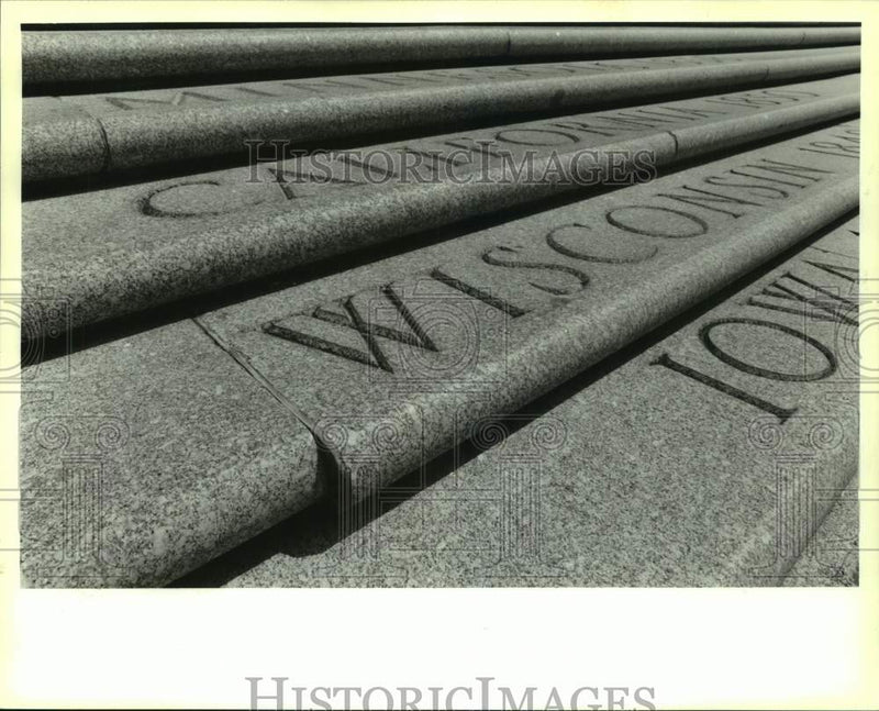Load image into Gallery viewer, 1994 Press Photo Granite steps of the Louisiana State Capitol building
