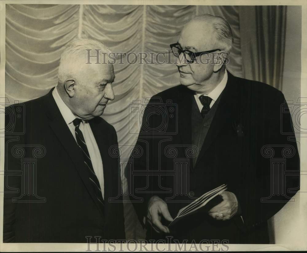 1966 Press Photo Doctors Groves Smith and Karl Menninger at Royal Orleans Hotel- Historic Images