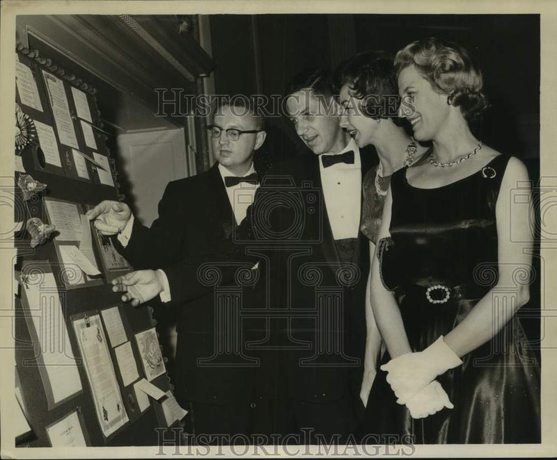 Load image into Gallery viewer, 1962 Press Photo Attendees At Betwixt &amp; Between Dance, New Orleans Country Club
