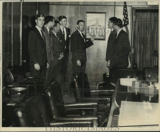1966 Press Photo New Zealand Exchange Students Visit City Hall, Thibodaux- Historic Images