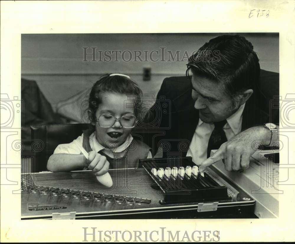 1982 Press Photo Sharon Kay during the Musical Arts in Special Education program- Historic Images