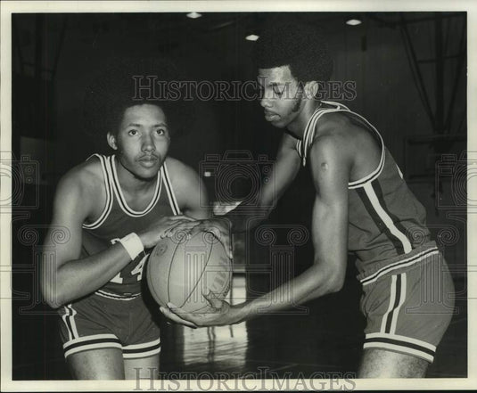 1972 Press Photo Basketball - Arnold Mast and Gary McMillion- Historic Images
