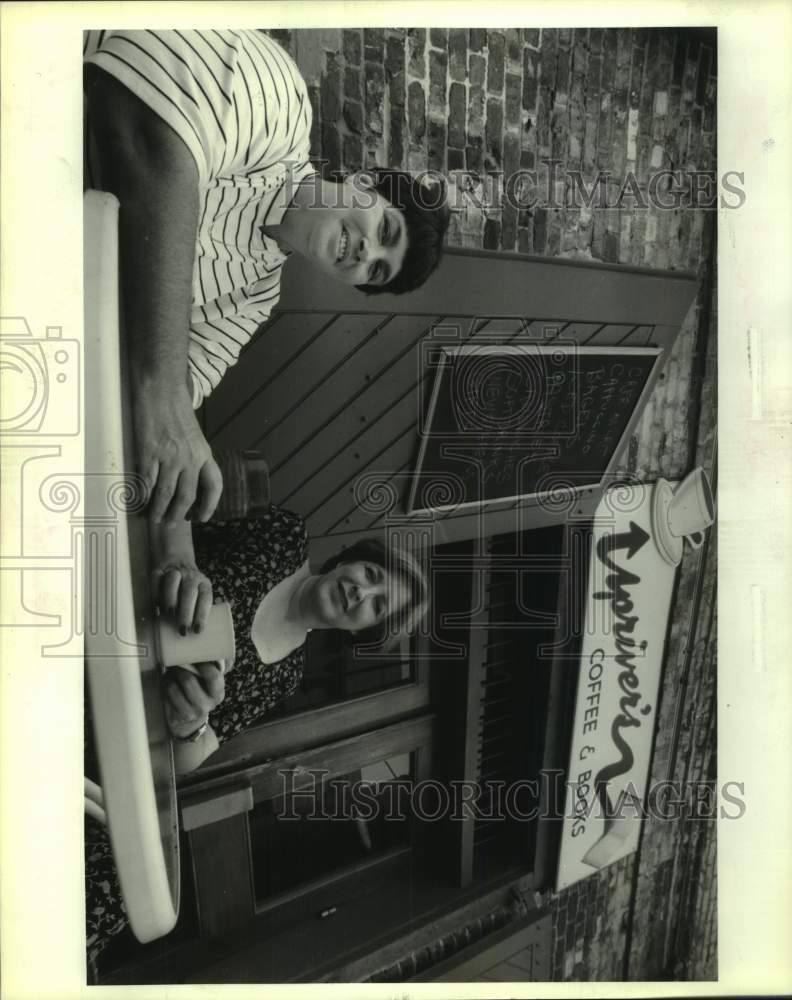 1992 Press Photo Jennifer Menard &amp; Pat Bedenbaugh at Upriver&#39;s Coffee and Books- Historic Images