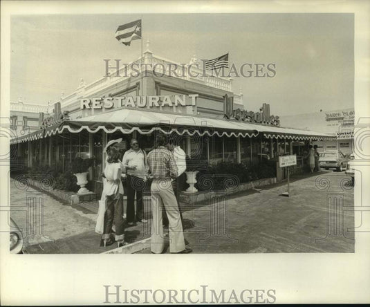 1982 Press Photo Hispanic establishments along S.W. Eight Street in Miami- Historic Images
