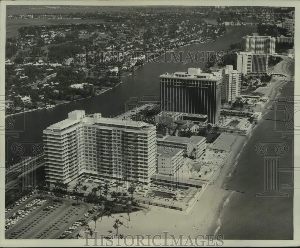 1967 Press Photo Aerial view of hotels along the Miami Beach in Florida