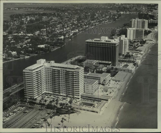 1967 Press Photo Aerial view of hotels along the Miami Beach in Florida