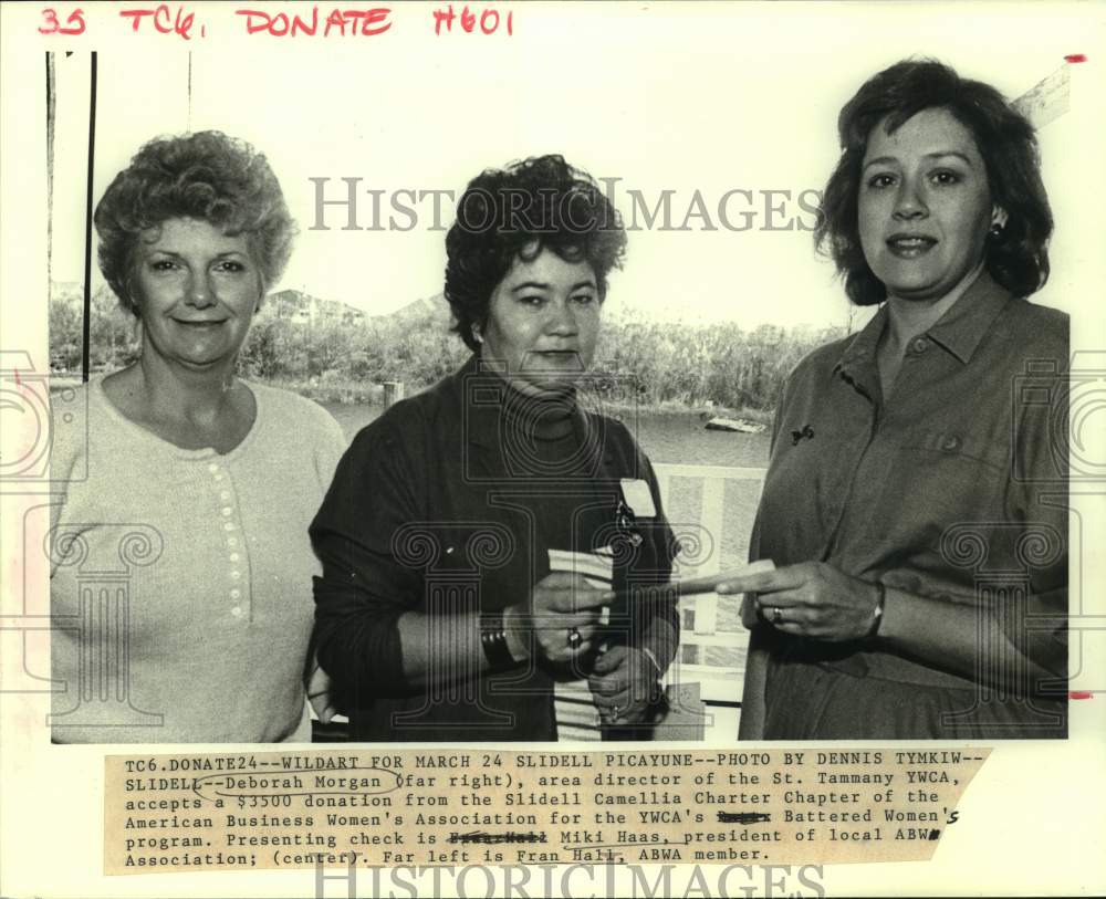 1988 Press Photo Donation Presentation For Battered Women&#39;s Program, Slidell- Historic Images