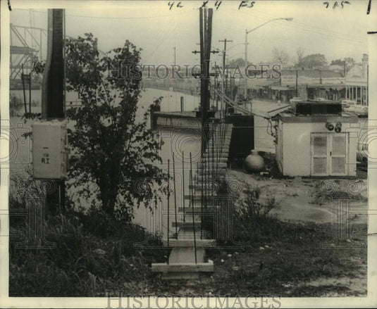 1973 Press Photo Unfinished Mud Box On Floodwall, Morgan City, Louisiana