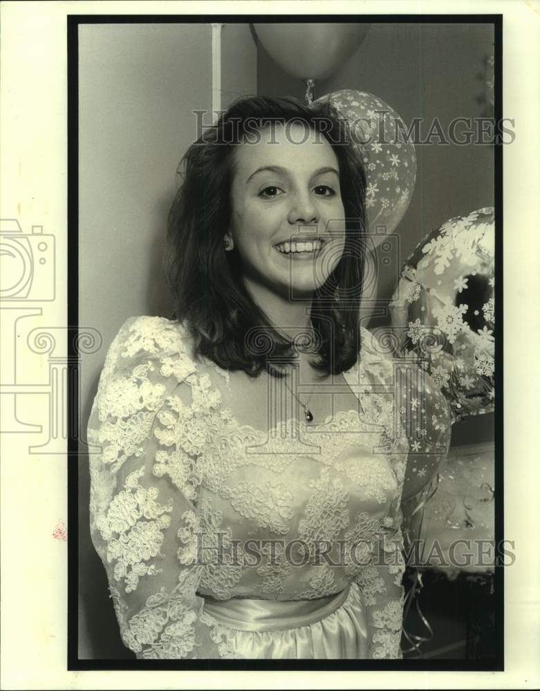 1990 Press Photo Simone Mollere at Sweet 16 party - nob89491- Historic Images