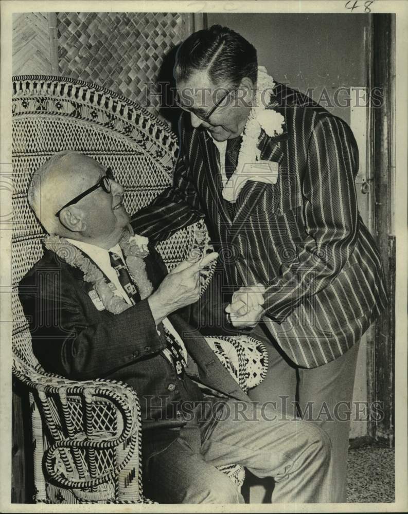 1972 Press Photo F.F. Goodroy says hello to L.C. Montgomery Sr. during a party