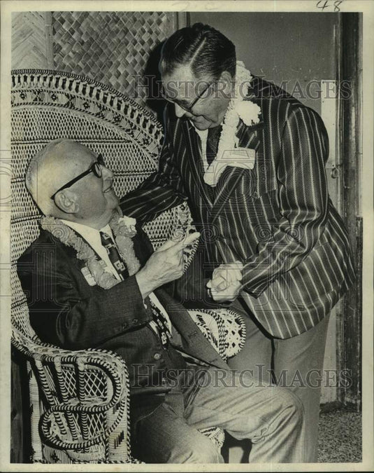 1972 Press Photo F.F. Goodroy says hello to L.C. Montgomery Sr. during a party