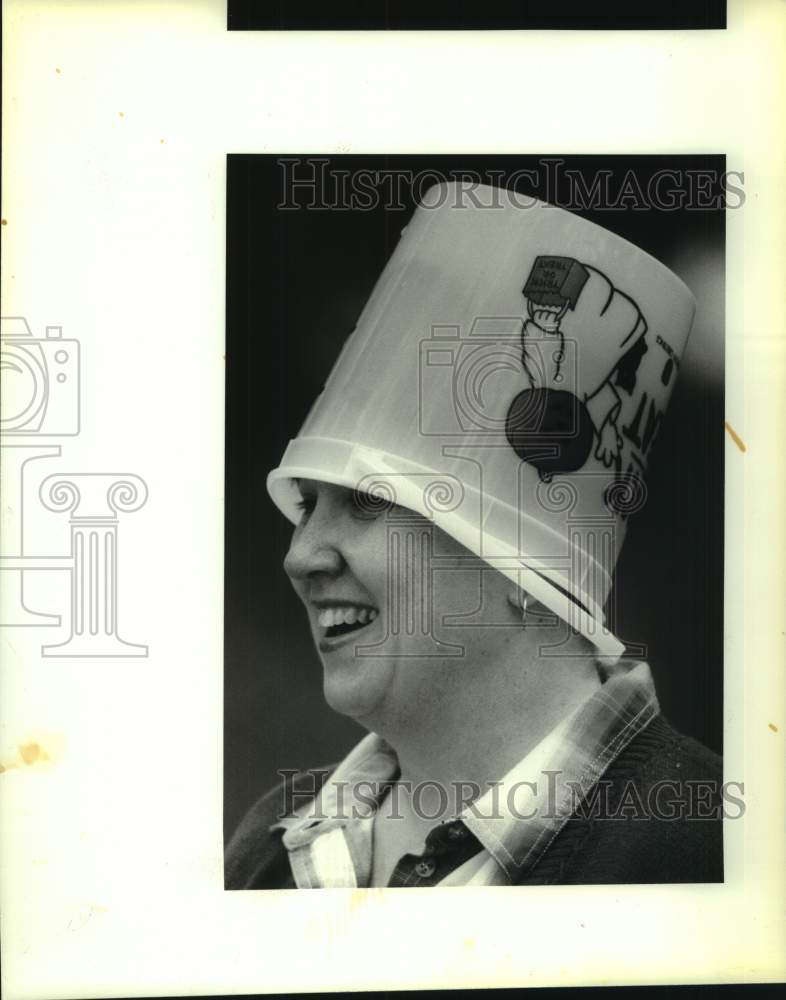 Load image into Gallery viewer, 1992 Press Photo Cathy Moser wears a plastic bucket during snowball fights
