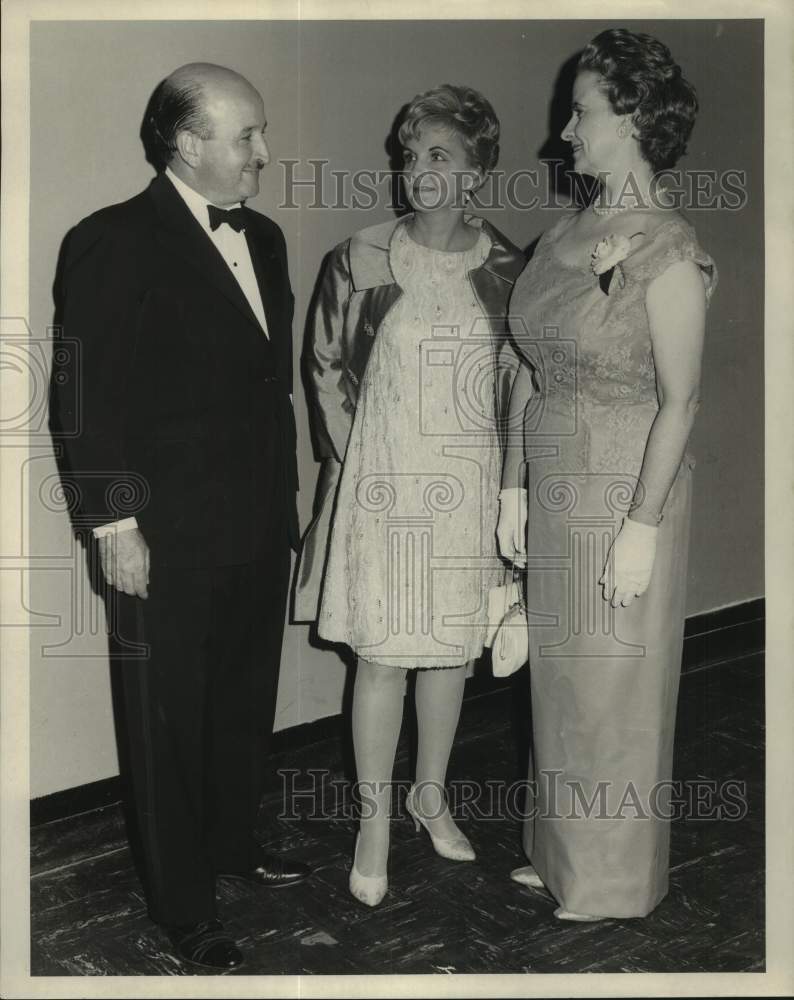 1968 Press Photo Attendees at the Anniversary of New Orleans- Historic Images