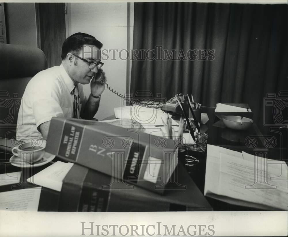 1972 Press Photo Judicial Administrator Eugene Murret at Supreme Court office