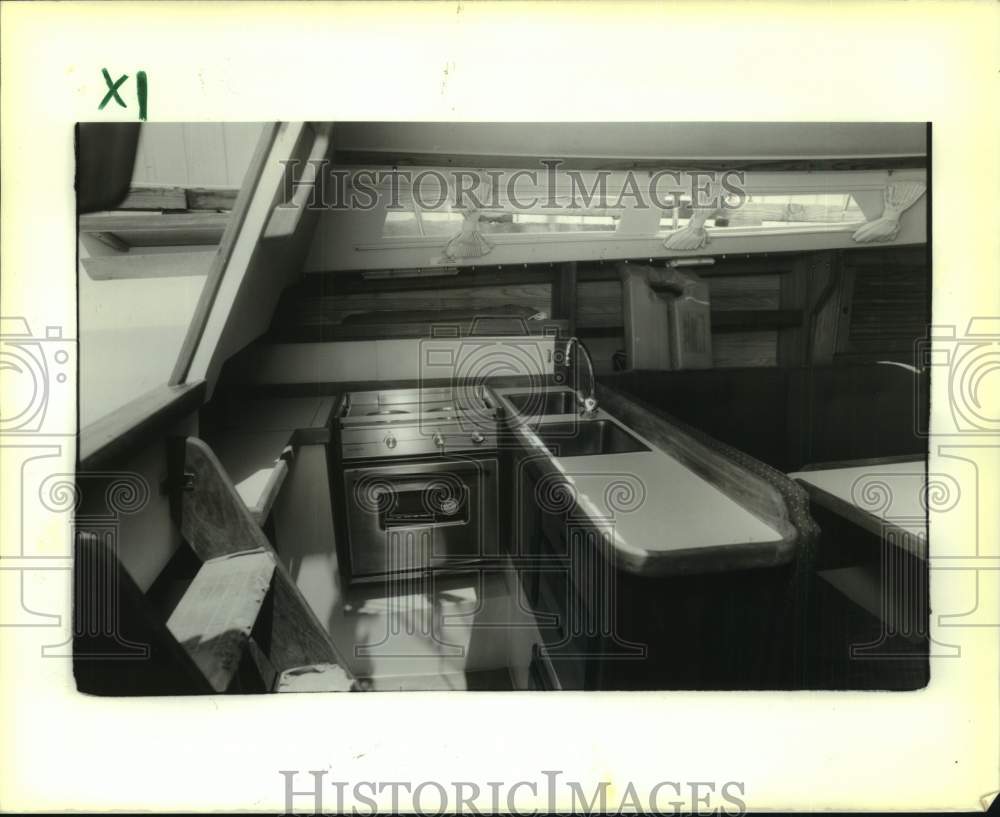 1988 Press Photo Tim Murray&#39;s sailboat interior- Historic Images