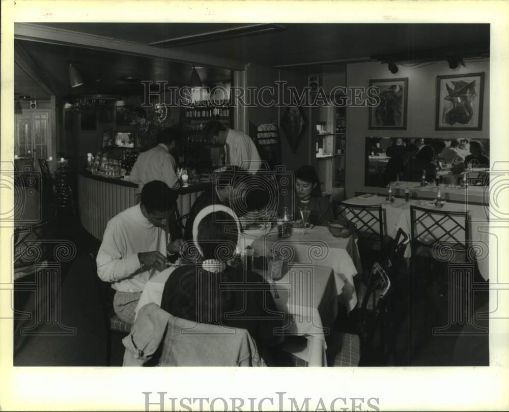 1990 Press Photo Inside the Mystert Street Cafe - nob90056