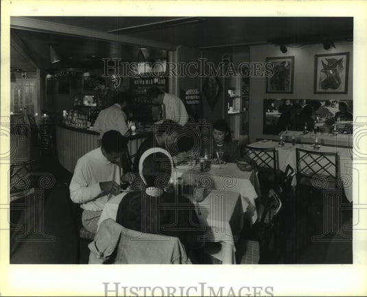 1990 Press Photo Inside the Mystert Street Cafe - nob90056