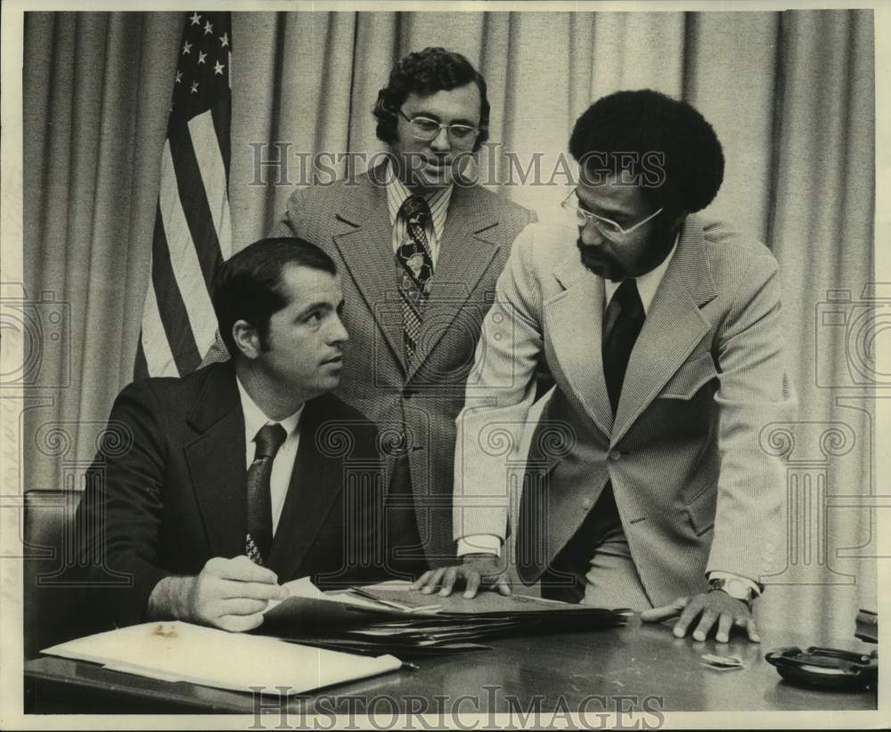 1974 Press Photo Asst. District Attorney Joseph McMahon Jr. of Juvenile Court- Historic Images