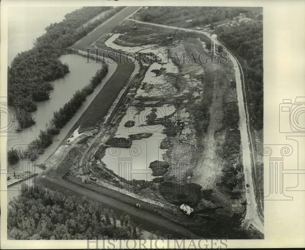 1973 Press Photo Aerial View Of Erosion And New Levee Construction, Montz, LA- Historic Images