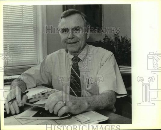 1991 Press Photo Monty Montgomery in his office- Historic Images